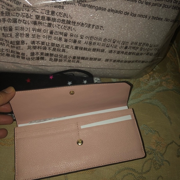 Michael Kors Hayes Backpack and Wallet set - Picture 8 of 8